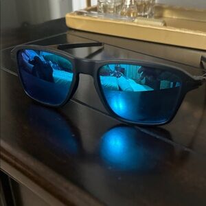 Oakley Wheelhouse Sunglasses with prizm sapphire and Black Frame